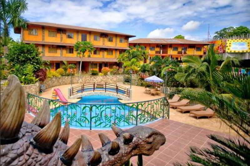 هتل Flushing Meadows Resorts & Playground