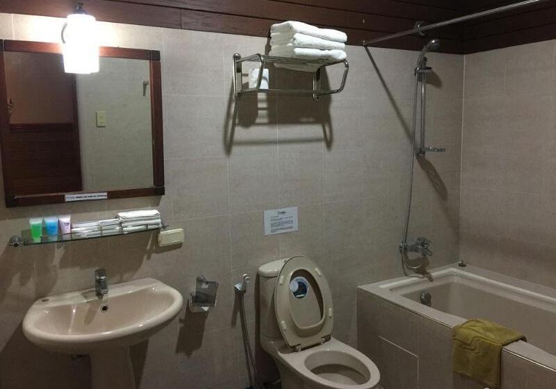 هتل Flushing Meadows Resorts & Playground