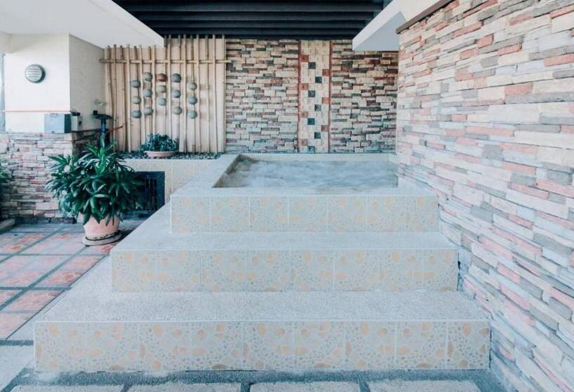 Greenhills Elan Hotel Modern