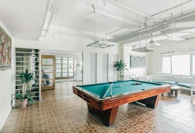 Greenhills Elan Hotel Modern