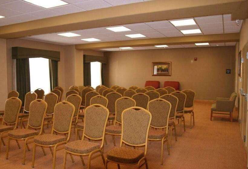 فندق Hampton Inn Garden City