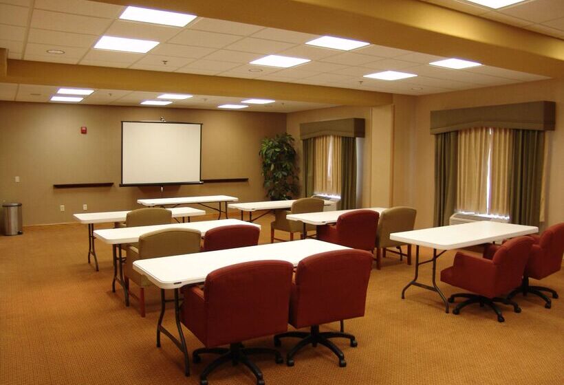 فندق Hampton Inn Garden City