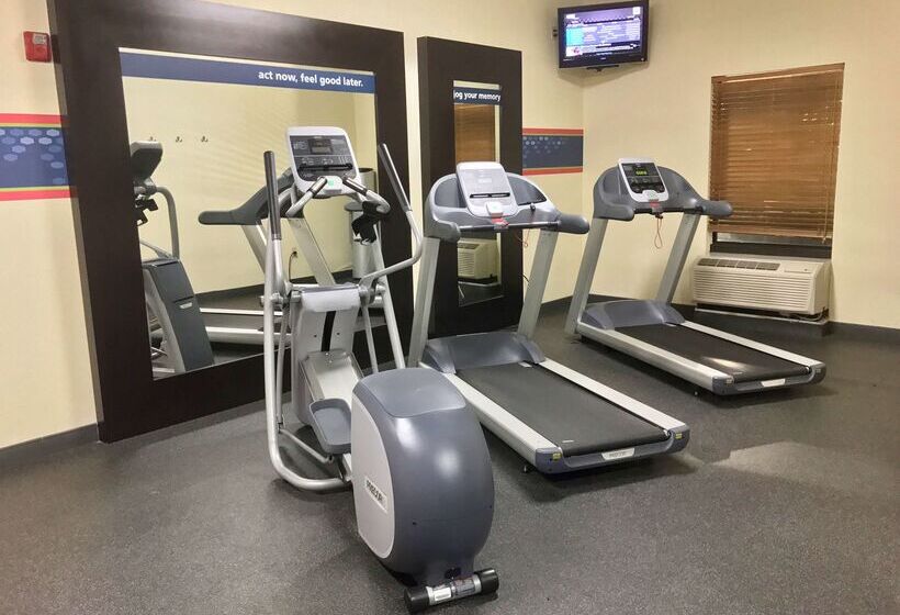 فندق Hampton Inn Garden City