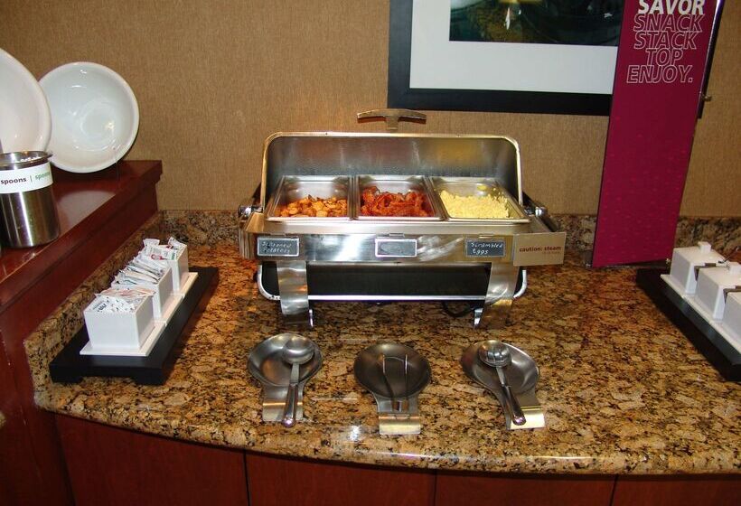 فندق Hampton Inn Garden City