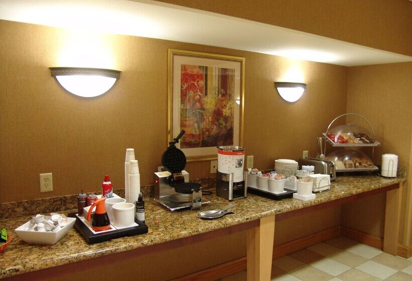 فندق Hampton Inn Garden City
