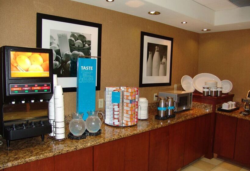 فندق Hampton Inn Garden City