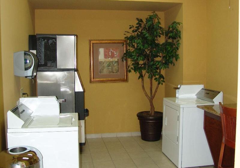 فندق Hampton Inn Garden City