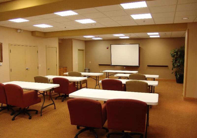 فندق Hampton Inn Garden City