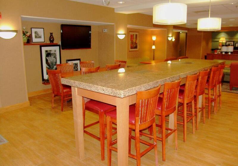 فندق Hampton Inn Garden City