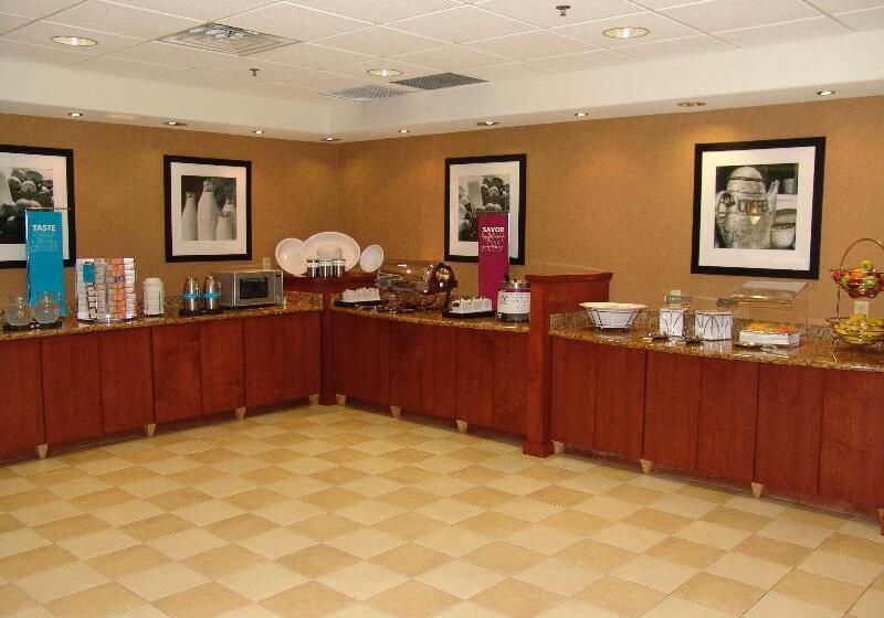 فندق Hampton Inn Garden City