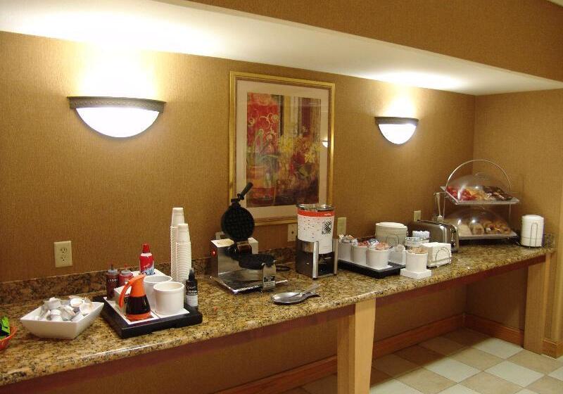 فندق Hampton Inn Garden City