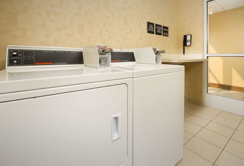 Отель Hampton Inn Syracuse Clay