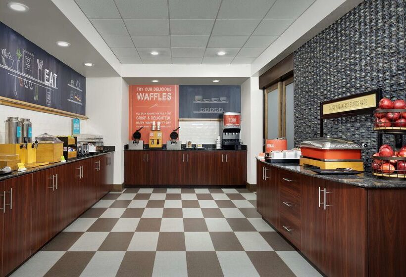 Отель Hampton Inn Syracuse Clay