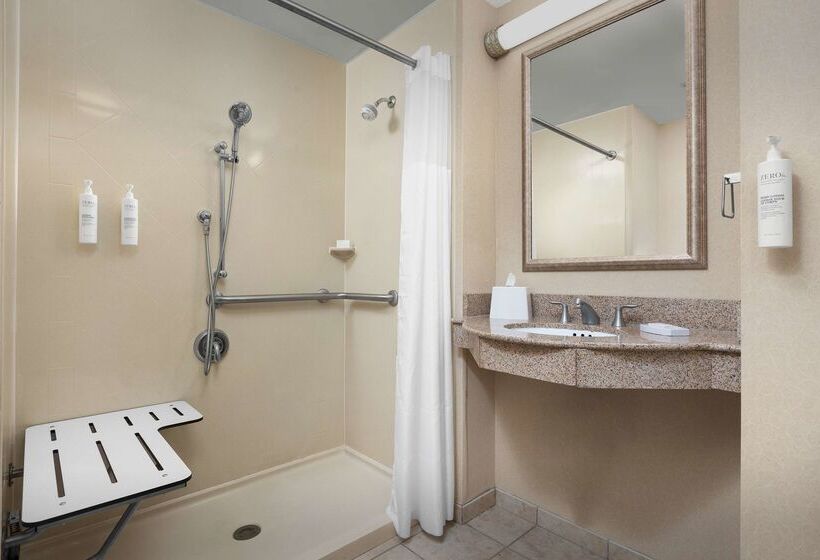 Отель Hampton Inn Syracuse Clay