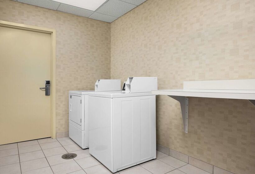 Отель Hampton Inn Syracuse Clay