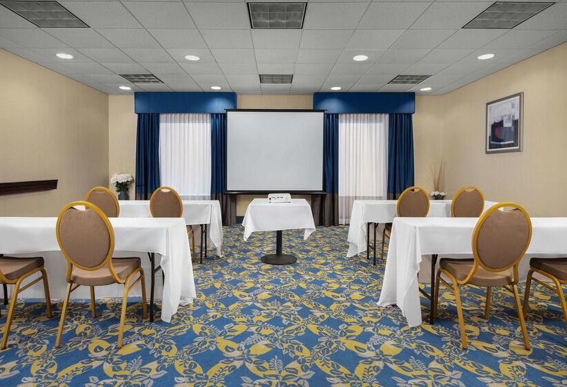 Отель Hampton Inn Syracuse Clay