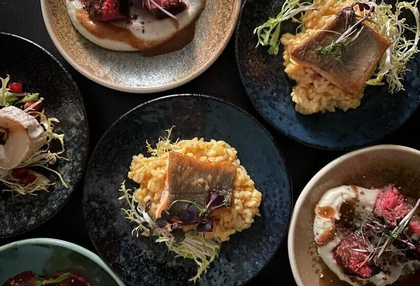 Отель Hit The Sky