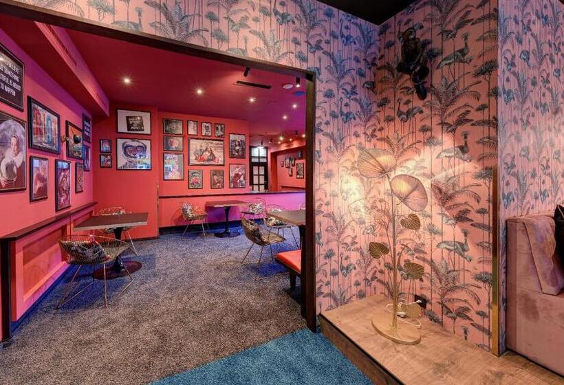 Отель Hit The Sky