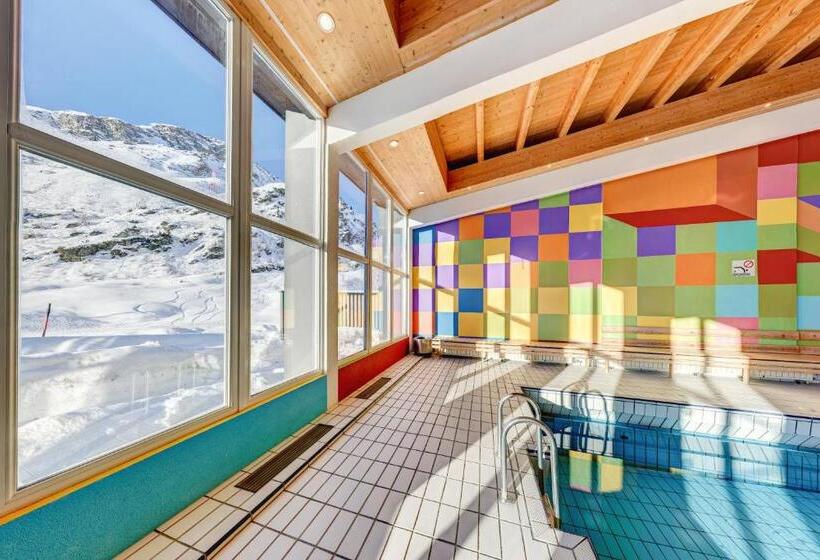 Отель Hit The Sky