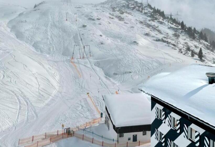 Отель Hit The Sky