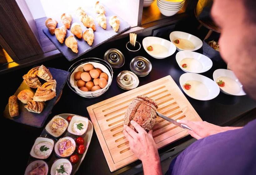 Отель Hit The Sky