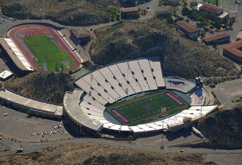 בית מלון כפרי Holiday Inn El Paso Airport, An Ihg