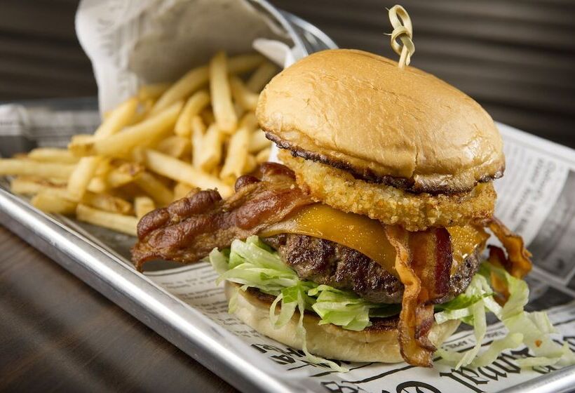 בית מלון כפרי Holiday Inn El Paso Airport, An Ihg