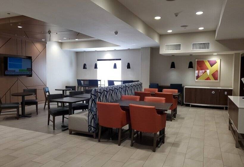 ホテル Holiday Inn Express & Suites El Paso West By Ihg