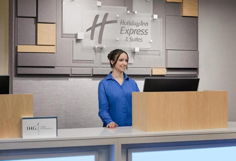 Отель Holiday Inn Express & Suites Greenville Downtown, An Ihg