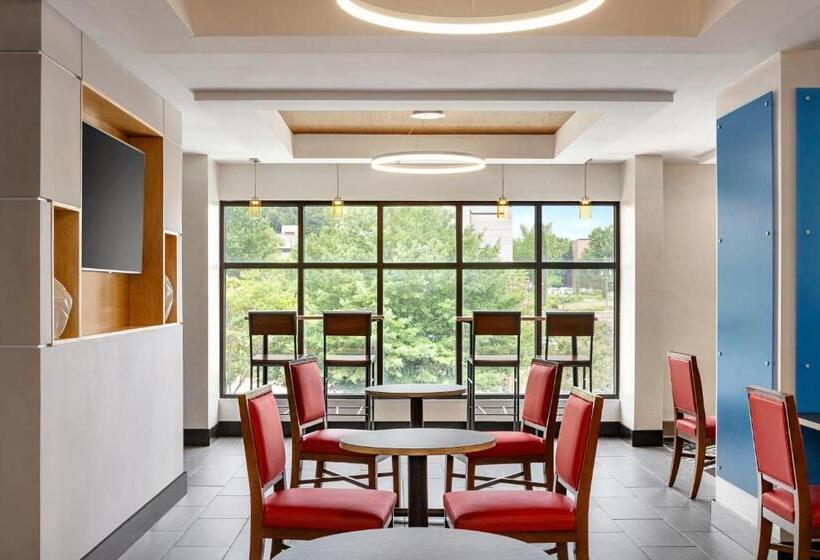 Отель Holiday Inn Express & Suites Greenville Downtown, An Ihg