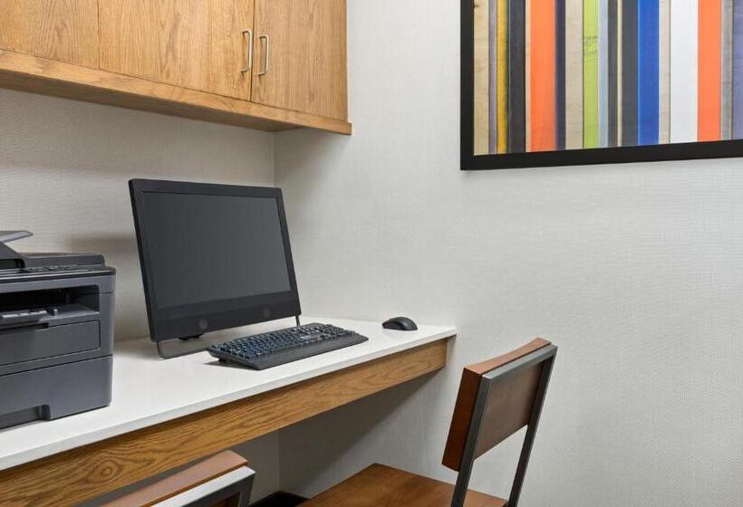 Отель Holiday Inn Express & Suites Greenville Downtown, An Ihg