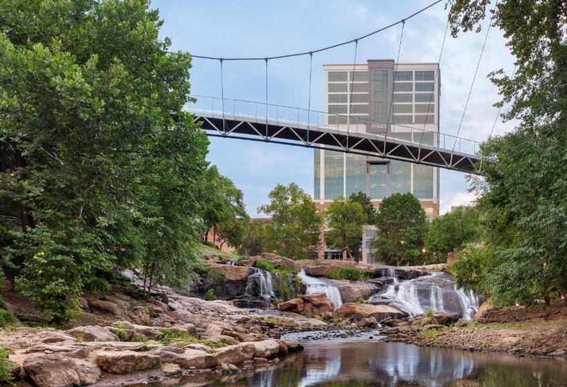 Отель Holiday Inn Express & Suites Greenville Downtown, An Ihg