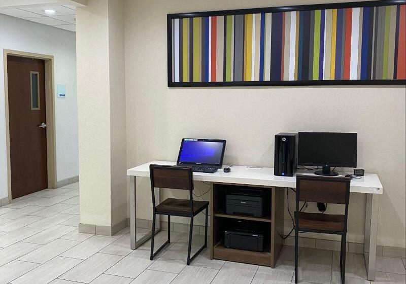 Holiday Inn Express Hotel & Suites Hope Mills Fayetteville Airport, An Ihg