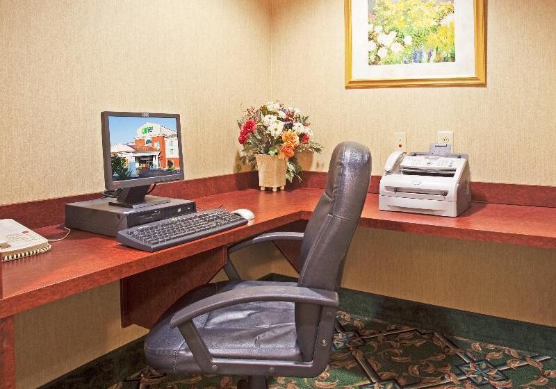 Holiday Inn Express Hotel & Suites Lenoir City Knoxville Area, An Ihg