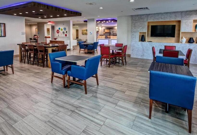 Holiday Inn Express Hotel & Suites Memphis Southwind, An Ihg