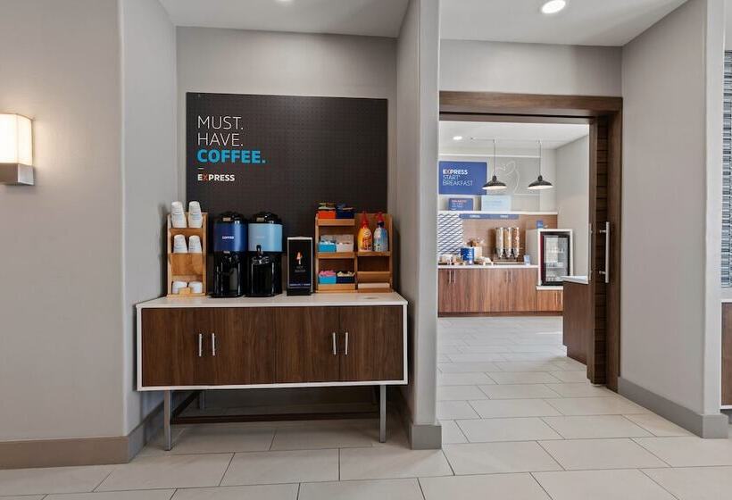 فندق Holiday Inn Express & Suites Oklahoma City Nw   Quail Springs, An Ihg