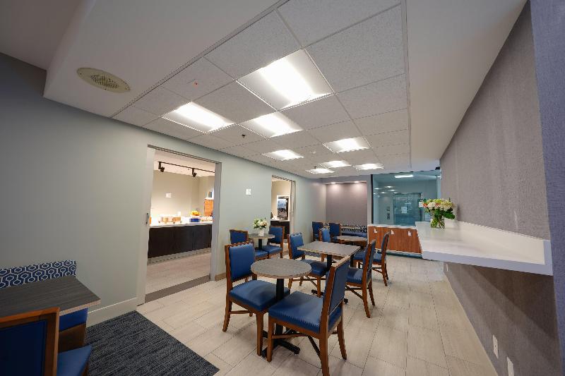 هتل Holiday Inn Express & Suites Santa Clara   Silicon Valley, An Ihg