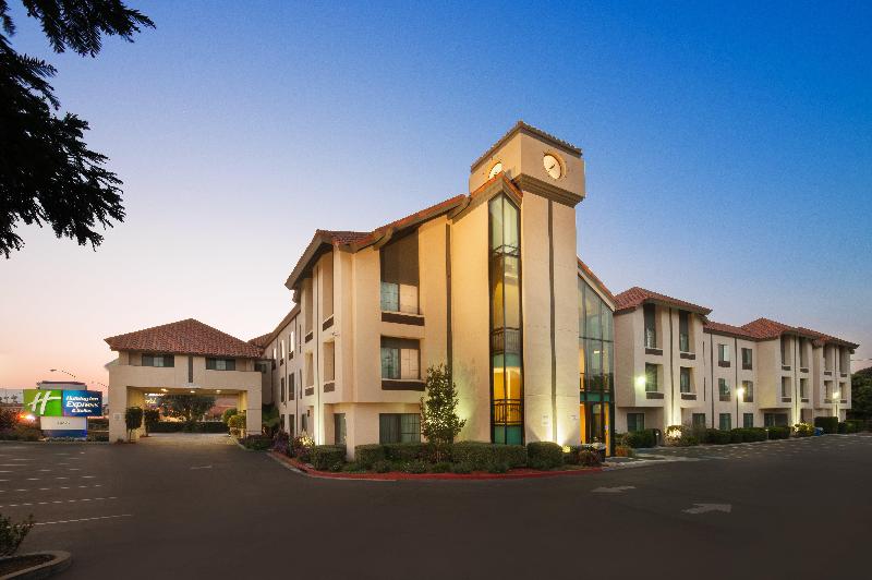 هتل Holiday Inn Express & Suites Santa Clara   Silicon Valley, An Ihg