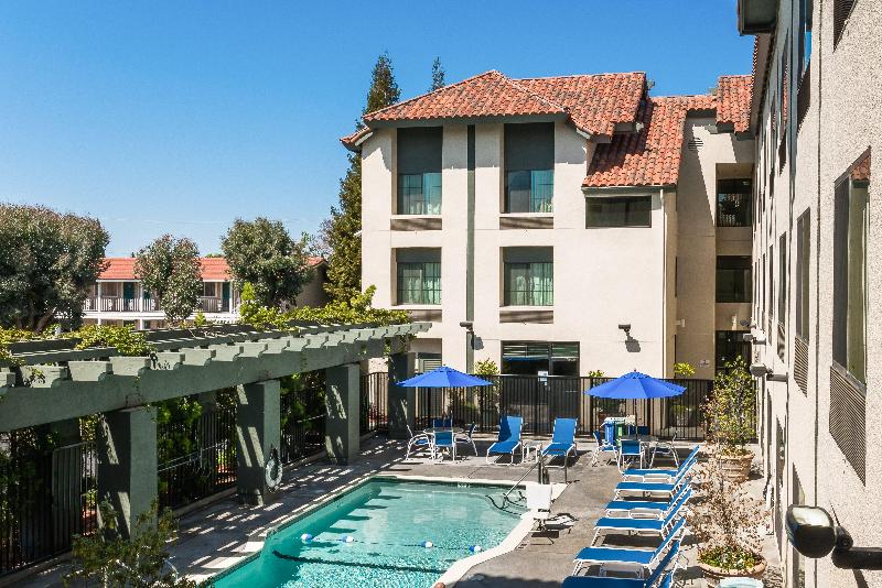هتل Holiday Inn Express & Suites Santa Clara   Silicon Valley, An Ihg
