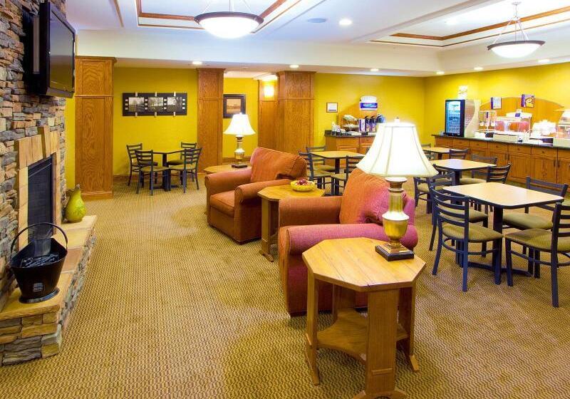 Holiday Inn Express Hotel & Suites Weston, An Ihg