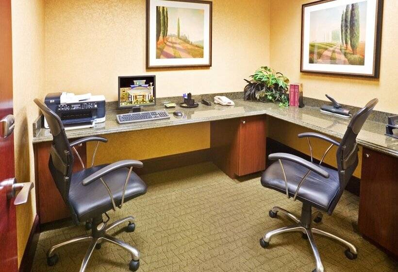 ホテル Holiday Inn Express & Suites Texarkana, An Ihg