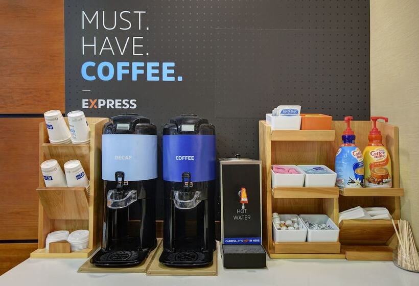 ホテル Holiday Inn Express Marshall By Ihg