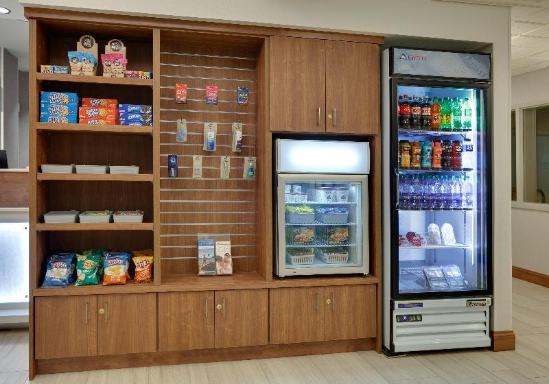 Отель Holiday Inn Express & Suites Mitchell, An Ihg