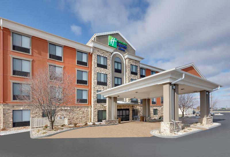 Отель Holiday Inn Express & Suites Mitchell, An Ihg
