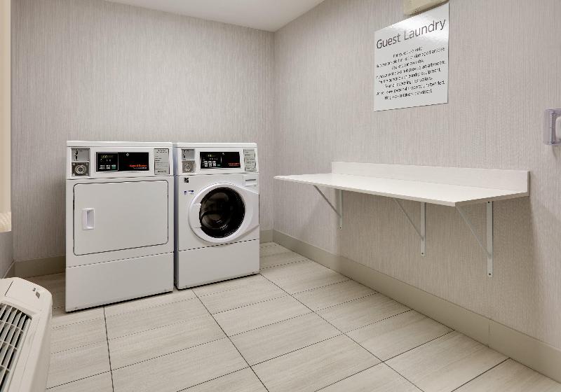 Отель Holiday Inn Express & Suites Mitchell, An Ihg