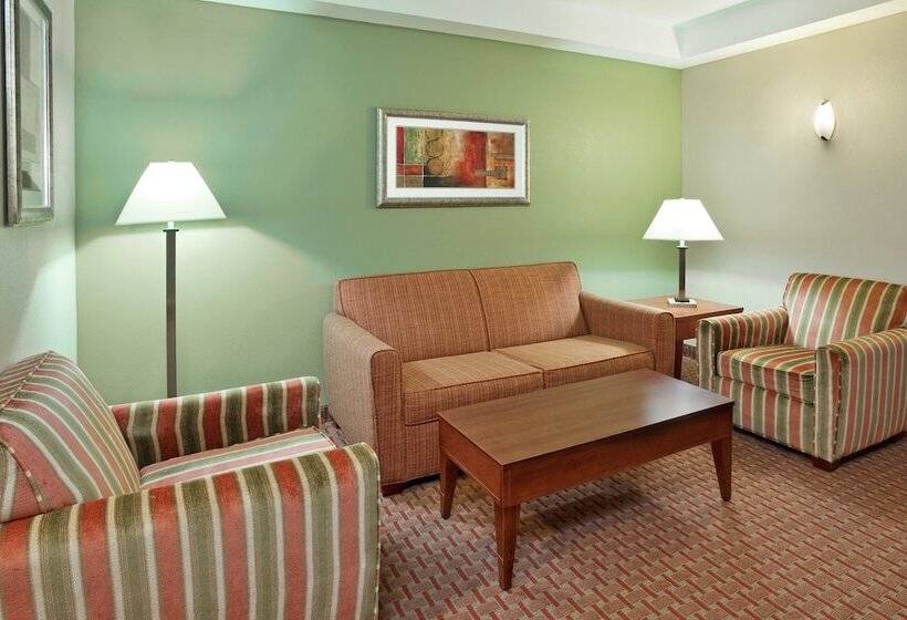 בית מלון כפרי Holiday Inn Express & Suites Niagara Falls, An Ihg