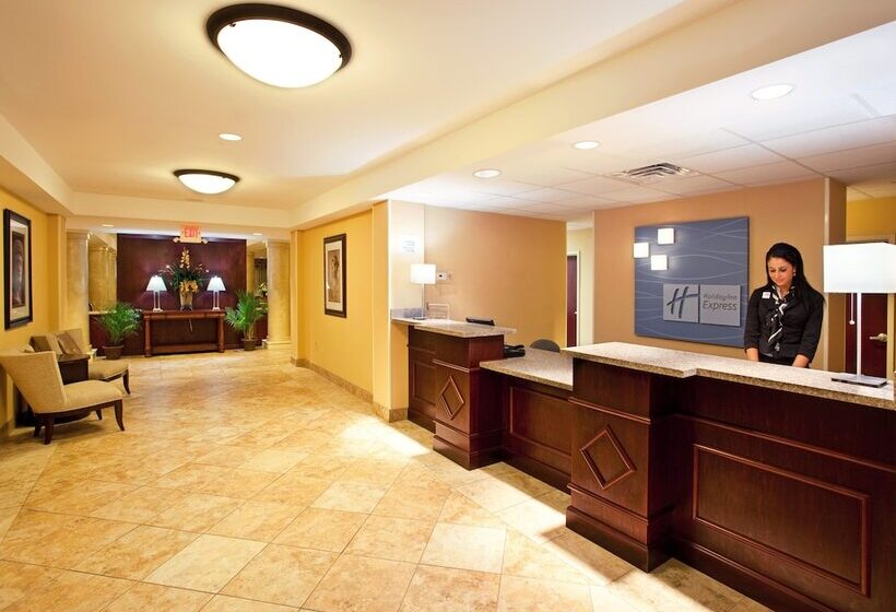 هتل Holiday Inn Express & Suites Niagara Falls, An Ihg