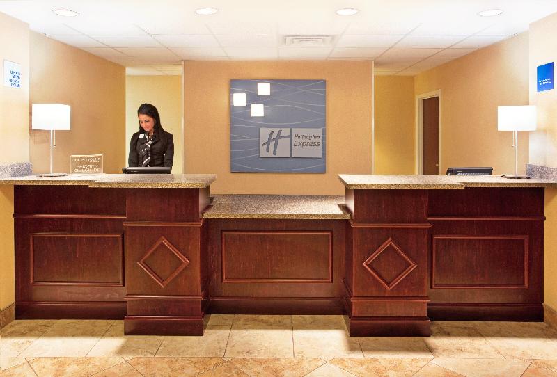 هتل Holiday Inn Express & Suites Niagara Falls, An Ihg