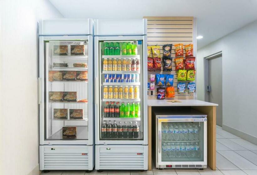 בית מלון כפרי Holiday Inn Express & Suites Wilmington University Center, An Ihg