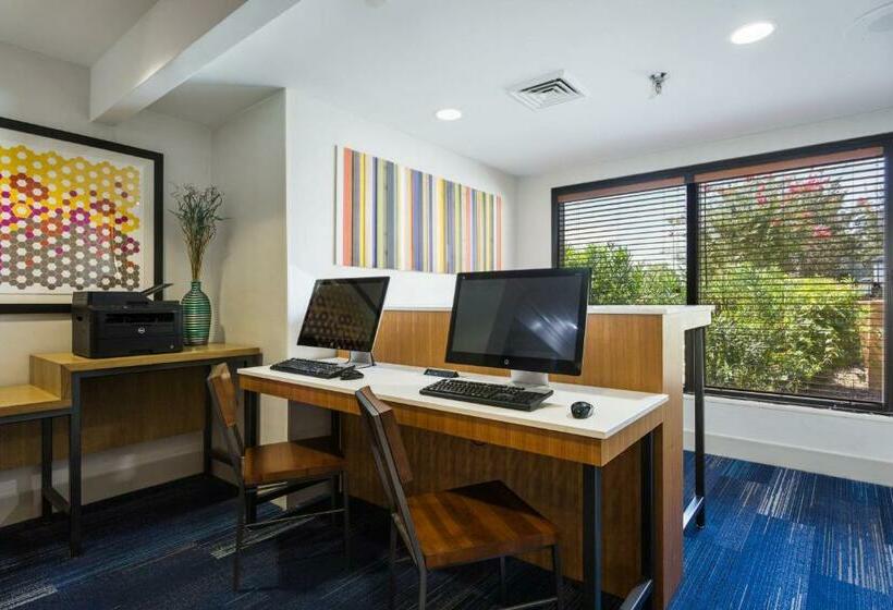 בית מלון כפרי Holiday Inn Express & Suites Wilmington University Center, An Ihg